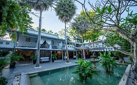 ณดล สตรีมไซด์ ไทย วิลล่า